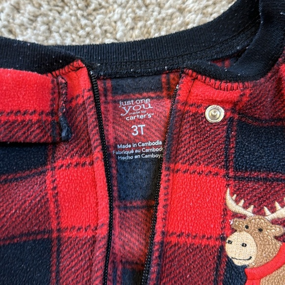 Carters 3T footie Jammie’s - Picture 2 of 3